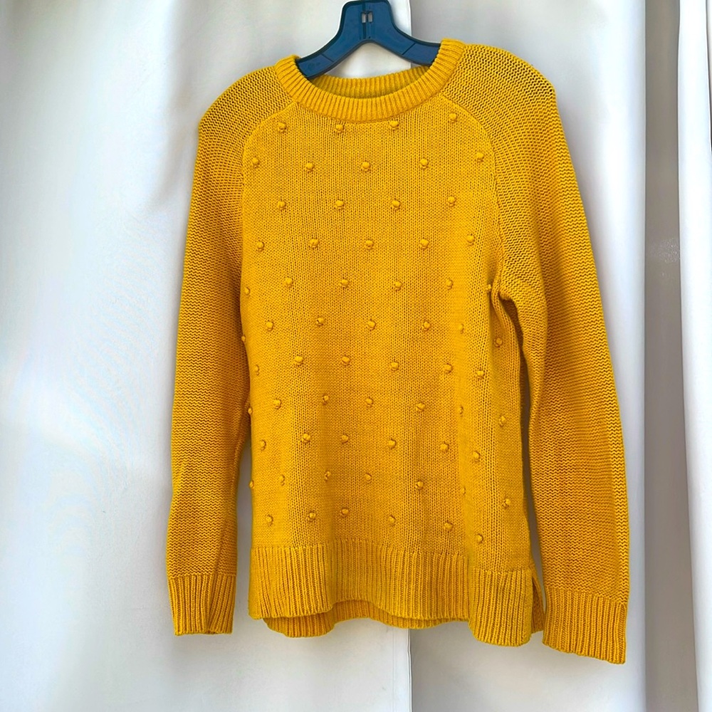 Knit sweater with dots